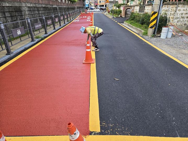 [광주=뉴시스] 교통안전시설 정비. (사진 = 광주 서구 제공). 2025.08.27. photo@newsis.com *재판매 및 DB 금지