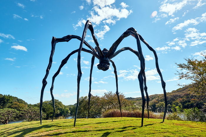 호암 미술관 호숫가에 설치된 루이즈 부르주아의 ‘엄마’ (The Easton Foundation) *재판매 및 DB 금지