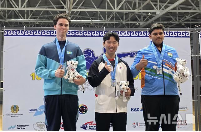 [서울=뉴시스]한국 사격 주니어 손건우. (사진=대한사격연맹 제공)