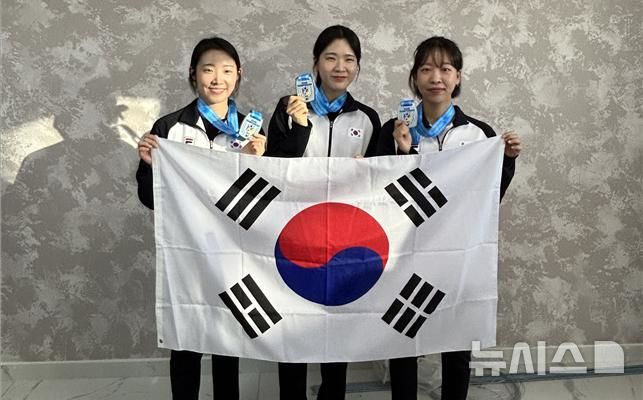 [서울=뉴시스]50m 소총3자세 여자 일반부 동메달을 딴 임하나(화성시청), 김제희(화성시청), 이은서(서산시청). (사진=대한사격연맹 제공)