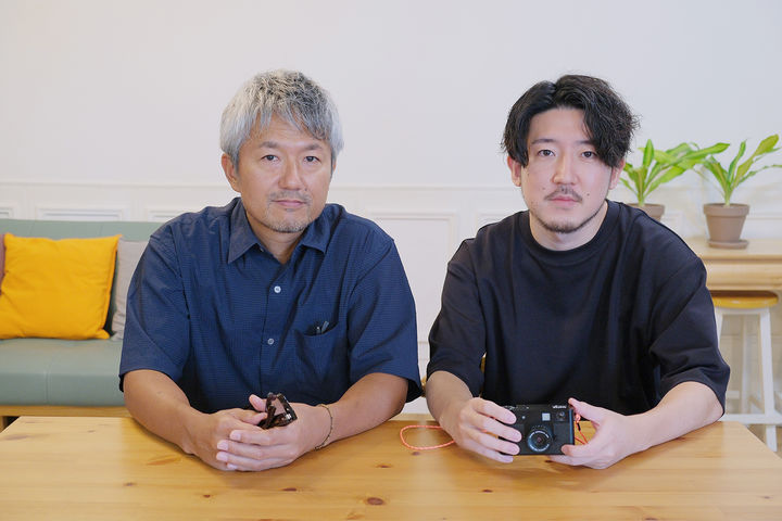 [서울=뉴시스]후지필름 디자인센터 제품 디자인 그룹의 이마이 마사즈미(사진 왼쪽) 수석 디자이너와 우에노 하야토 디자이너가 지난 26일 서울 종로구 피어선빌딩에서 공동 기자회견을 하고 있다. (사진=후지필름 제공) photo@newsis.com *재판매 및 DB 금지