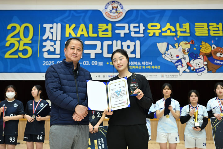 일본에서 지도자 연수를 받는 남은빈 코치(오른쪽). 2025.08.27. (사진=한국배구연맹 제공) *재판매 및 DB 금지