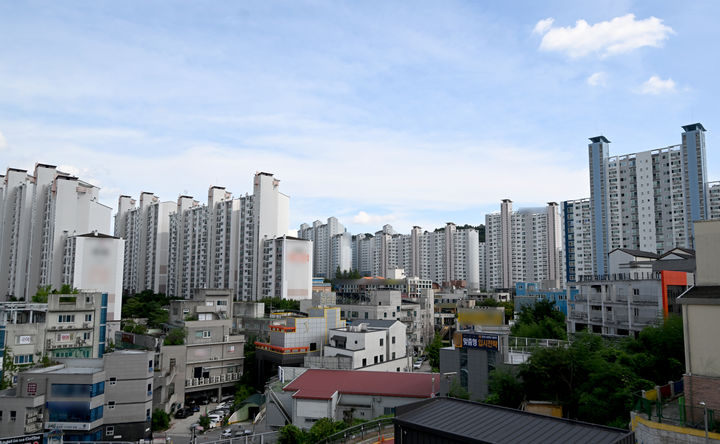 [광주=뉴시스] 김혜인 기자 = 27일 오후 위장전입 의혹이 인 광주 남구 봉선동 한 초등학교 일대. 2025.08.27. hyein0342@newsis.com *재판매 및 DB 금지