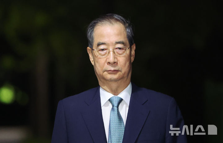 [의왕=뉴시스] 황준선 기자 = 법원이 윤석열 전 대통령의 12·3 비상계엄 내란 행위를 방조했다는 혐의를 받는 한덕수 전 국무총리의 재판을 서울중앙지법 형사합의33부에 배당했다. 사진은 12·3 비상계엄 관련 내란 행위 방조 혐의 등을 받는 한덕수 전 국무총리. 2025.08.27. hwang@newsis.com