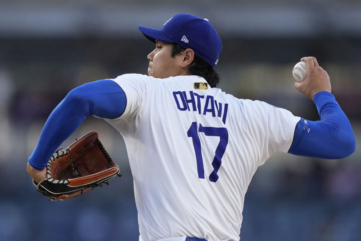 [로스앤젤레스=AP/뉴시스] LA 다저스의 오타니 쇼헤이가 28일(한국 시간) 미국 캘리포니아주 로스앤젤레스의 다저스타디움에서 열린 2025 메이저리그(MLB) 신시내티 레즈와의 경기에 선발 등판해 역투하고 있다. 2025.08.28