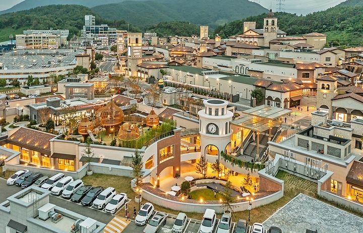 [부산=뉴시스] 신세계사이먼 부산 프리미엄 아울렛. (사진=신세계사이먼 제공) 2025.08.28. photo@newsis.com&nbsp; *재판매 및 DB 금지