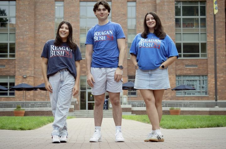 [서울=뉴시스] 보수 성향의 미국 Z세대 사이에서 로널드 레이건 전 대통령의 이름이 적힌 티셔츠가 보수적 가치를 드러내는 비교적 온건한 방식으로 주목받고 있다. (사진=워싱턴포스트 갈무리) 2025.08.28 *재판매 및 DB 금지