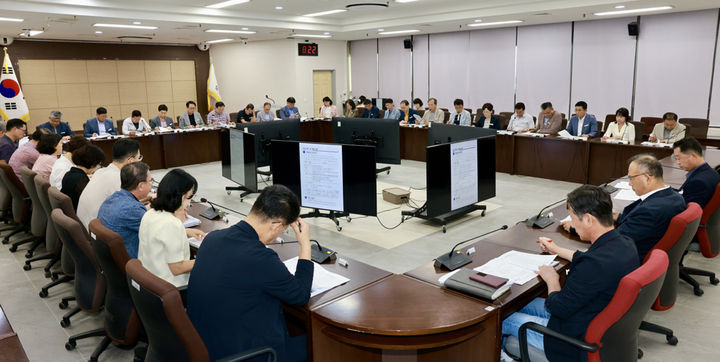 [보령=뉴시스] 보령시 '자살예방 협업과제 추진상황 보고회' 모습. (사진=보령시청 제공) 2025.08.28. photo@newsis.com *재판매 및 DB 금지