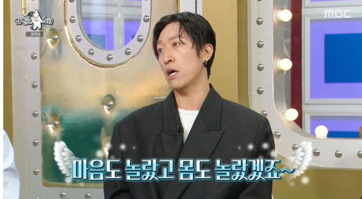 [서울=뉴시스] 그룹 '코요태' 빽가가 27일 MBC 예능 프로그램 '라디오스타'에 출연해 신지와 문원의 상견례 자리를 박차고 일어났던 이유를 밝혔다. (사진=MBC 제공) 2025.08.28. photo@newsis.com *재판매 및 DB 금지