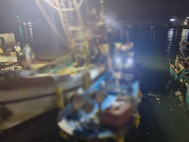 비응항에 입항중인 사고 선박 A호(왼쪽)와 B호(사진=해경 제공) *재판매 및 DB 금지