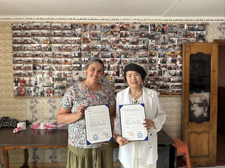 [대전=뉴시스] 키르기즈스탄을 방문, 협약을 맺은 우송정보대 사회복지과 이경자 교수. (사진=우송정보대 제공) 2025.08.28. photo@newsis.com *재판매 및 DB 금지