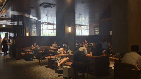 [서울=뉴시스] 28일 오픈한 스타벅스의 세 번째 도심형 리저브 전용 매장인 리저브광화문 내부 모습. photo@newsis.com *재판매 및 DB 금지