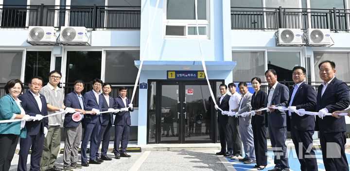 [남원=뉴시스] 전북 남원시 청년 만원주택 '피움 하우스' 개소식. (사진=남원시 제공) 2025.08.28. photo@newsis.com *재판매 및 DB 금지