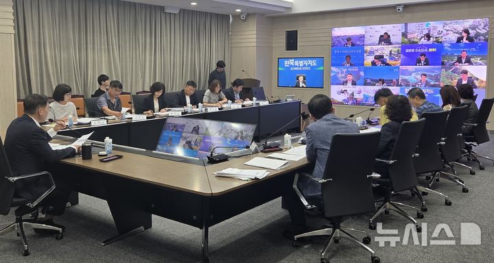 [전주=뉴시스] 28일 전북도청 영상회의실에서 노홍석 행정부지사 주재로 진행한 '2025년 제6회 도-시군 부단체장 회의' 모습. 2025.08.28 (사진= 전북자치도 제공) *재판매 및 DB 금지