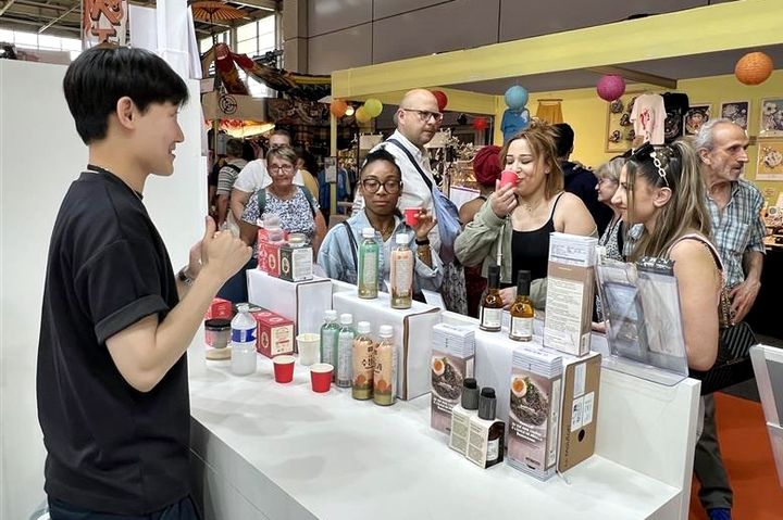 [서울=뉴시스] 프랑스 파리에서 열린 롯데 브랜드 엑스포 K브랜드 쇼케이스 모습(사진=롯데홈쇼핑 제공) *재판매 및 DB 금지