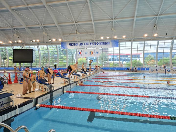 [서울=뉴시스] 수영 대회 현장 모습. (사진=대한수영연맹 제공) *재판매 및 DB 금지