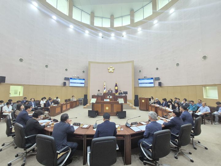 [부산=뉴시스] 28일 부산 기장군의회는 제290회 임시회의 제1차 본회의를 진행하고 있다. (사진=기장군의회 제공) 2025.08.28. photo@newsis.com *재판매 및 DB 금지