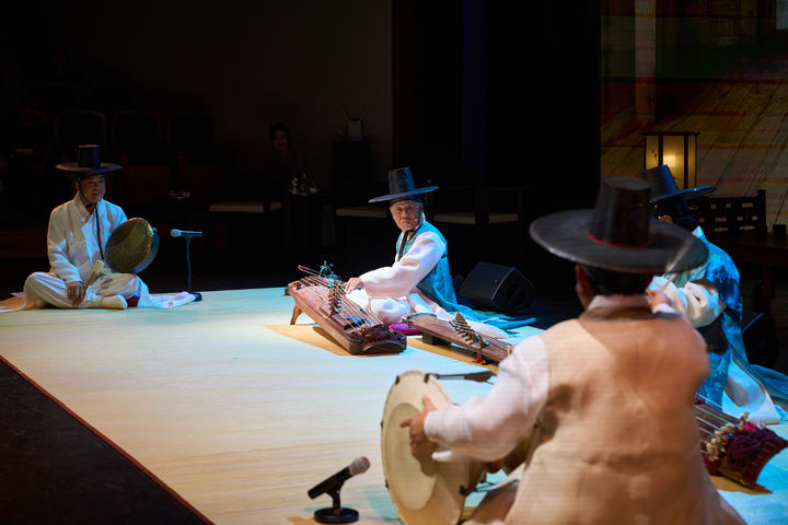 [서울=뉴시스] 27일 국가무형유산전수교육관 민속극장 풍류에서 막을 올린 '오정해의 사랑방 풍류' 중 시나위 (사진=국가유신진흥원 제공) 2025.08.28. photo@newsis.com *재판매 및 DB 금지