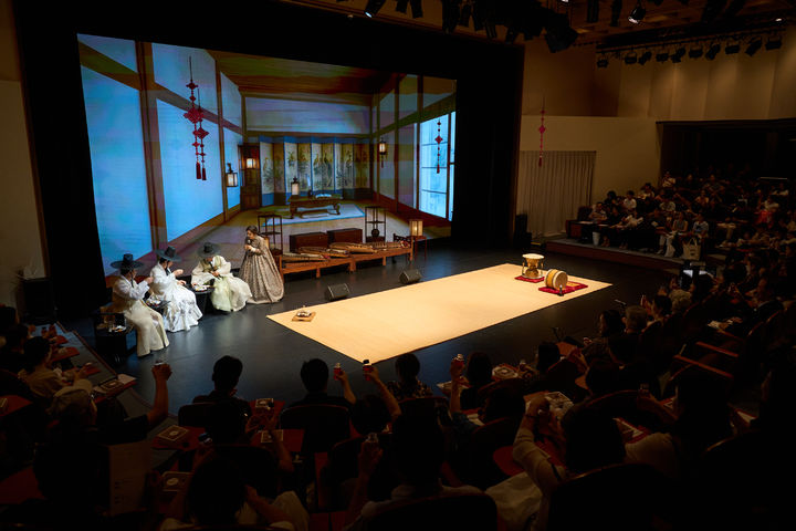 [서울=뉴시스] 27일 국가무형유산전수교육관 민속극장 풍류에서 막을 올린 '오정해의 사랑방 풍류' (사진=국가유신진흥원 제공) 2025.08.28. photo@newsis.com *재판매 및 DB 금지