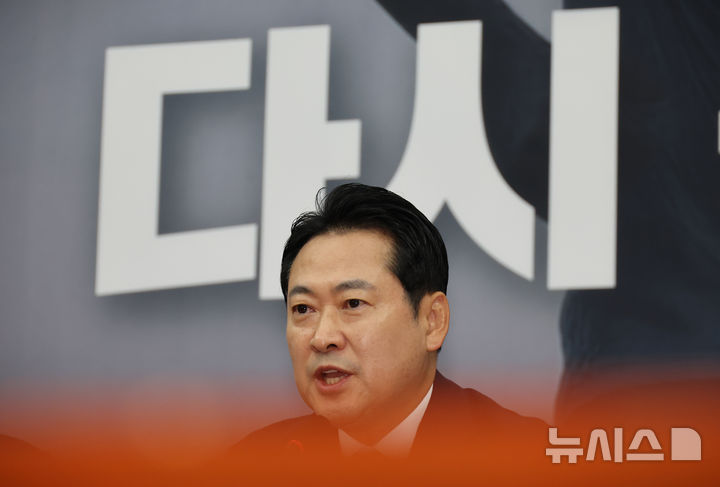 [서울=뉴시스] 김명년 기자 = 장동혁 국민의힘 당 대표가 28일 오전 서울 여의도 국회에서 열린 최고위원회의에서 발언하고 있다. 2025.08.28. kmn@newsis.com