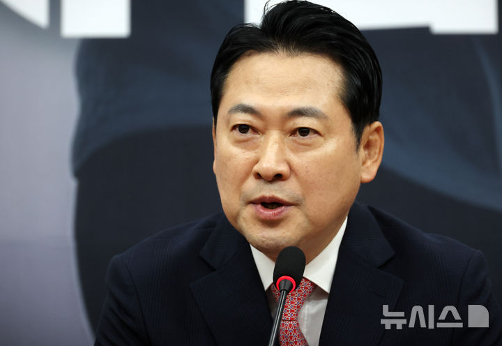 [서울=뉴시스] 김명년 기자 = 장동혁 국민의힘 당 대표가 28일 오전 서울 여의도 국회에서 열린 최고위원회의에서 발언하고 있다. 2025.08.28. kmn@newsis.com