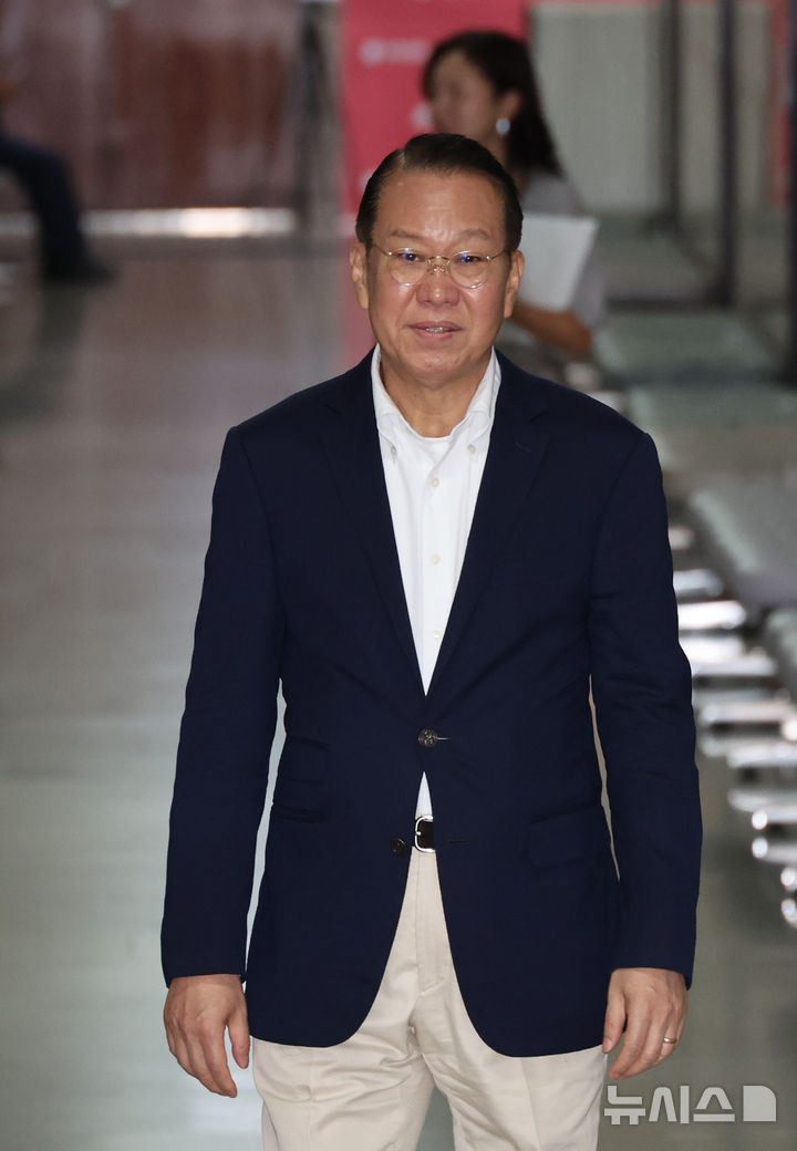 [서울=뉴시스] 김명년 기자 = 권영세 국민의힘 의원이 28일 오전 서울 여의도 국회에서 열린 '당 대표 및 중진의원 회의'에 참석하고 있다. 2025.08.28. kmn@newsis.com