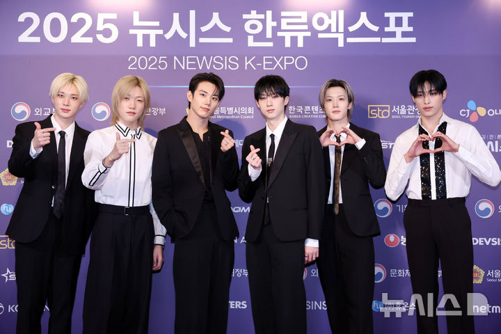 [서울=뉴시스] 조성우 기자 = 그룹 피원하모니가 28일 서울 중구 롯데호텔에서 열린 제7회 뉴시스 한류엑스포(2025 K-엑스포) 포토월 행사에서 포즈를 취하고 있다. 2025.08.28. xconfind@newsis.com
