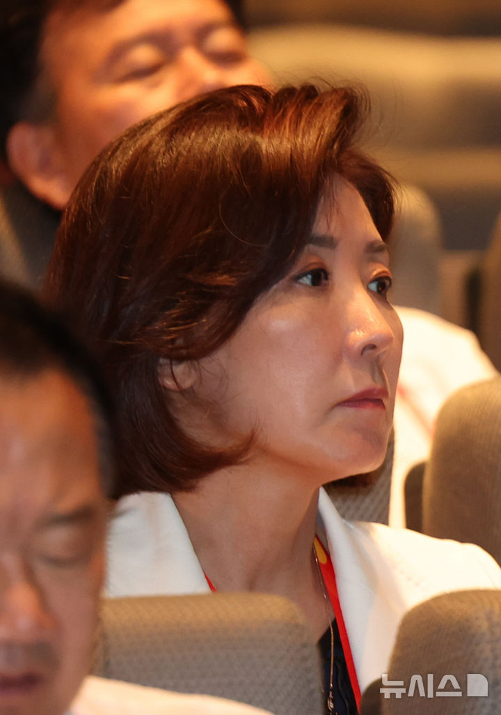 [인천=뉴시스] 김금보 기자 = 나경원 국민의힘 의원이 28일 오후 인천 중구 인천국제공항공사 항공교육원에서 열린 2025 국민의힘 국회의원 연찬회에 참석해 있다. 2025.08.28. kgb@newsis.com