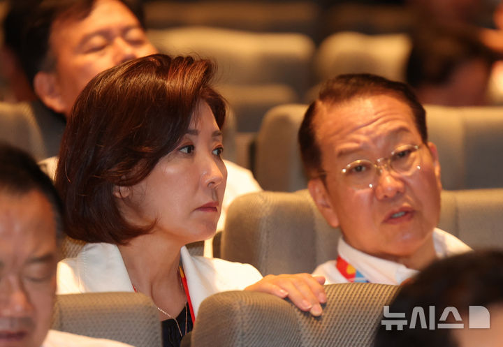 [인천=뉴시스] 김금보 기자 = 나경원 국민의힘 의원이 28일 오후 인천 중구 인천국제공항공사 항공교육원에서 열린 2025 국민의힘 국회의원 연찬회에 참석해 있다. 2025.08.28. kgb@newsis.com