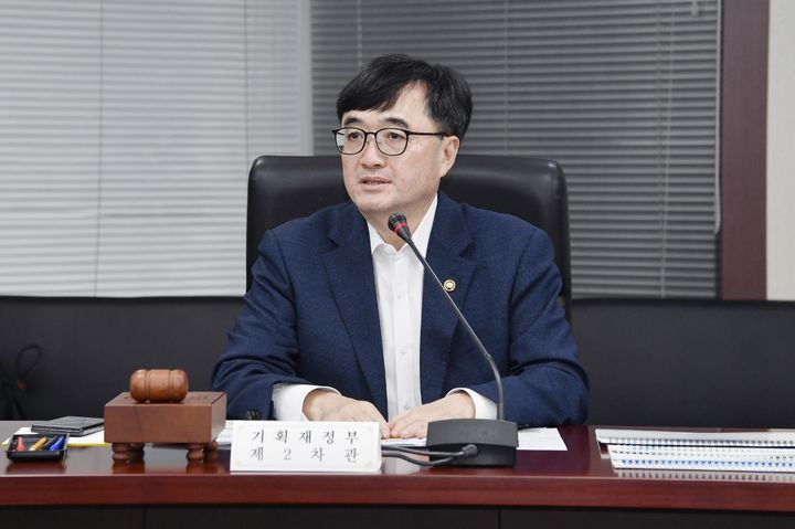 [서울=뉴시스] 임기근 기획재정부 차관이 28일 서울 종로구 한국무역보험공사에서 열린 제3회 민간투자사업심의위원회 본회의에서 발언하고 있다. (사진=기획재정부 제공) 2025.08.28. photo@newsis.com *재판매 및 DB 금지