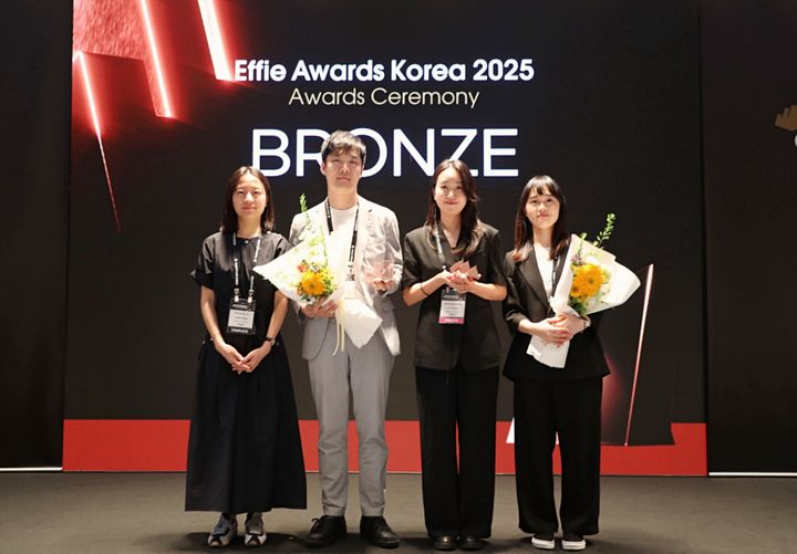 [서울=뉴시스] 롯데웰푸드가 행복한 몽쉘 캠페인으로 2025 에피 어워드 코리아에서 동상을 수상했다. (사진=롯데웰푸드 제공) *재판매 및 DB 금지