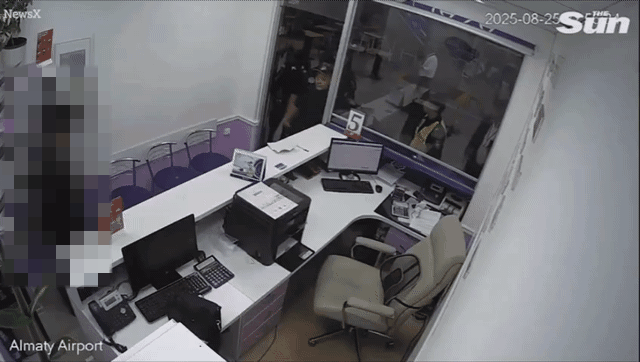 [뉴시스] 카자흐스탄에서 한 남성이 휘발유를 몸에 끼얹고 불을 붙여 중태에 빠지는 충격적 사건이 발생했다.(사진=더선) *재판매 및 DB 금지