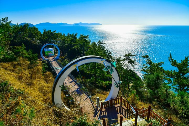 [여수=뉴시스] 여수 금오도 비렁길, 출렁다리. photo@newsis.com *재판매 및 DB 금지