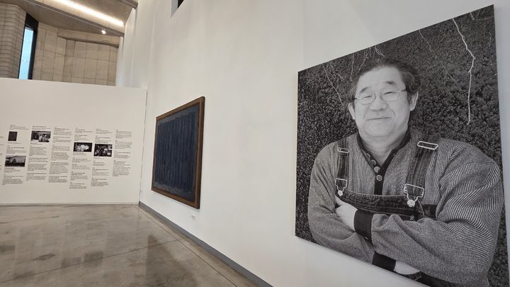 [사진=박현주 미술전문기자] 하종현아트센터 1층 전시 전경. *재판매 및 DB 금지