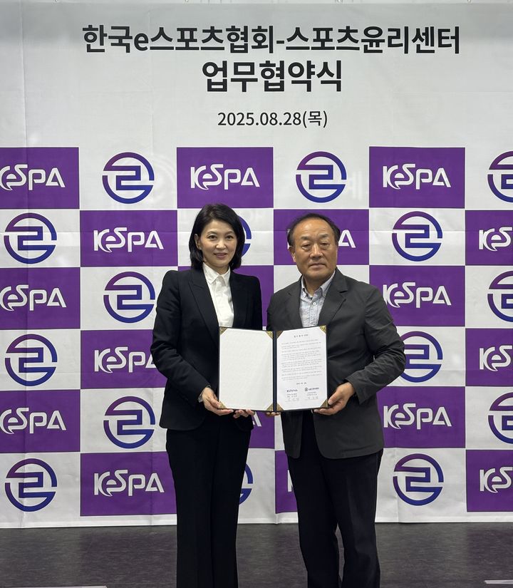 [서울=뉴시스]문화체육관광부 산하 스포츠윤리센터는 "한국e-스포츠협회와 28일 서울 마포구 상암동 위치한 한국e-스포츠협회 본부에서 e스포츠 현장 인권 보호를 위한 업무 협약(MOU)을 체결했다"고 29일 밝혔다. (사진=스포츠윤리센터 제공) 2025.08.29. photo@newsis.com *재판매 및 DB 금지