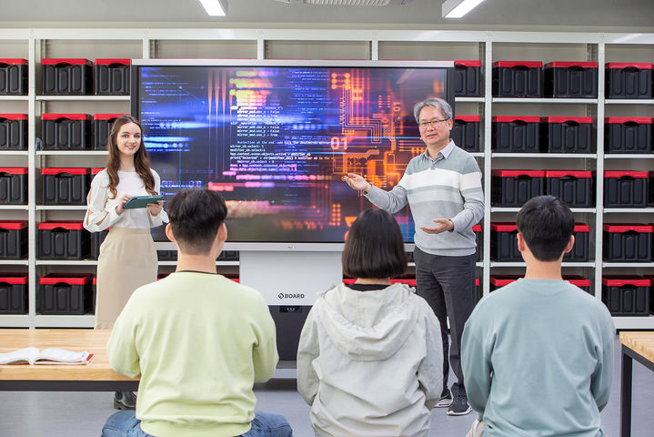 [대전=뉴시스] 글로벌 특성화 대학인 우송대는 다국적 교수들이 전세계에서 온 학생들을 교육하고 있다. (사진=우송대 제공) 2025.08.29. photo@newsis.com *재판매 및 DB 금지