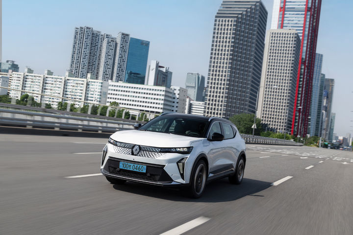 [서울=뉴시스] 르노코리아 세닉 E-테크(Tech) 100% 일렉트릭. (사진=르노코리아) 2025.08.29 photo@newsis.com *재판매 및 DB 금지 *재판매 및 DB 금지 *재판매 및 DB 금지