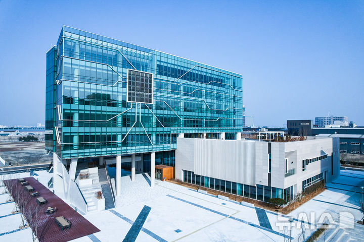 [시흥=뉴시스] 다음 달 4일 개관하는 산업협력관 전경. (사진=한국공학대 제공). )2025.08.29.photo@newsis.com *재판매 및 DB 금지