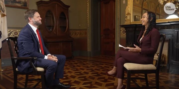 [서울=뉴시스] JD 밴스 미국 부통령이 28일(현지 시간) 공개된 USA투데이와 인터뷰에서 지난 2월 볼로디미르 젤렌스키 우크라이나 대통령과 백악관 회담에서 면박을 주려고 했던 건 아니었지만 결과적으론 유익했다고 뒤늦게 설명했다. (사진=USA투데이 갈무리) 2025.08.29. *재판매 및 DB 금지