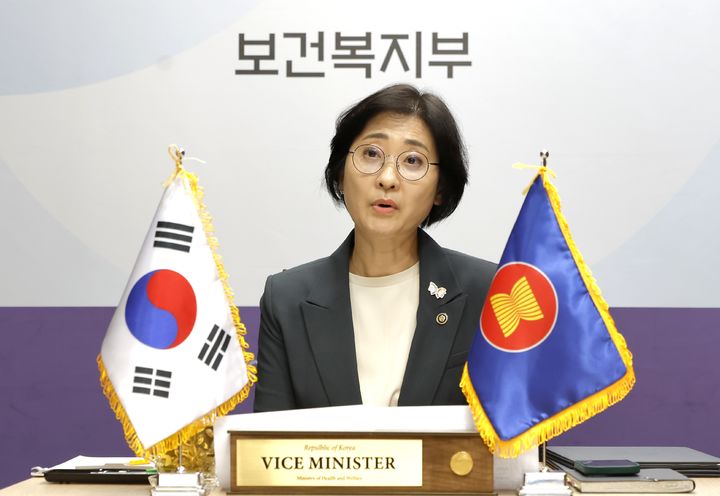 [서울=뉴시스] 29일 제8차 아세안+3(한·중·일) 사회복지개발 장관회의에 참여한 이스란 보건복지부 제1차관 (사진=보건복지부 제공) 2025.08.29. photo@newsis.com *재판매 및 DB 금지