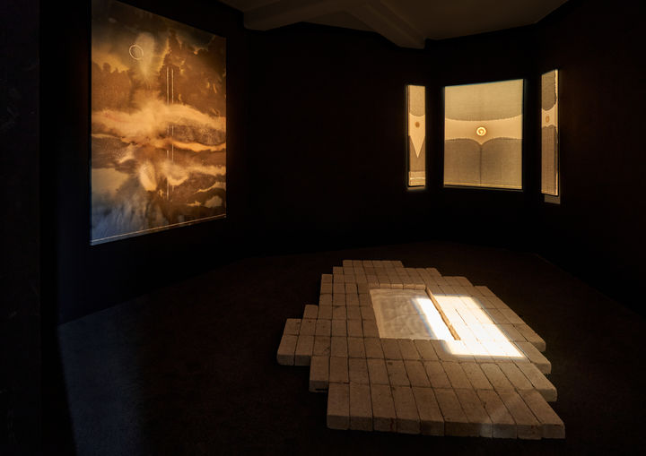 김지민 작가(좌) 침묵의 선 No. 126, (우) 침묵의 선 No. 33, 6, 34 *재판매 및 DB 금지