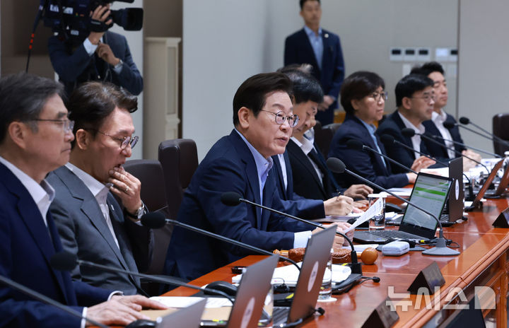 [서울=뉴시스] 고범준 기자 = 이재명 대통령이 29일 서울 용산 대통령실 청사에서 열린 제39회 국무회의(임시)에서 발언하고 있다. (대통령실통신사진기자단) 2025.08.29. bjko@newsis.com