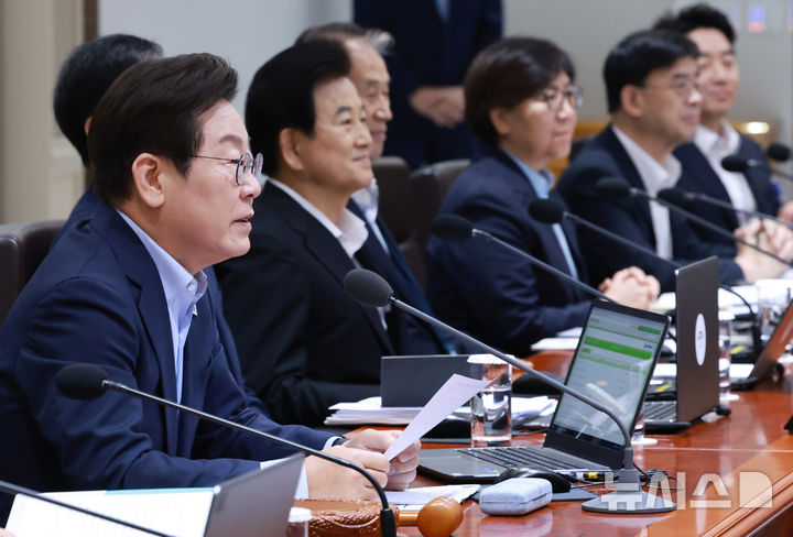 [서울=뉴시스] 고범준 기자 = 이재명 대통령이 29일 서울 용산 대통령실 청사에서 열린 제39회 국무회의(임시)에서 발언하고 있다. (대통령실통신사진기자단) 2025.08.29. bjko@newsis.com