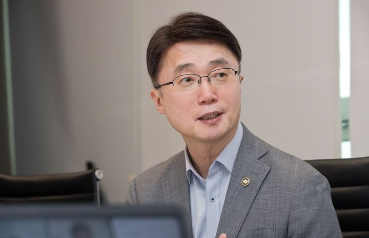 [서울=뉴시스] 류제명 과학기술정보통신부 제2차관이 29일 서울 종로구 HJ비즈니스센터에서 열린 'K-ICT 수출 버추얼 상황실 회의' 에서 정보통신기술(ICT) 수출 시장 변화에 대한 대응방안을 논의하고 있다. (사진=과학기술정보통신부 제공) 2025.08.29. photo@newsis.com *재판매 및 DB 금지