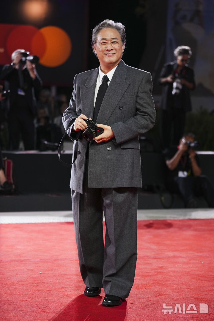 베네치아 끝낸 박찬욱 '어쩔수가없다' 이제 오스카 간다