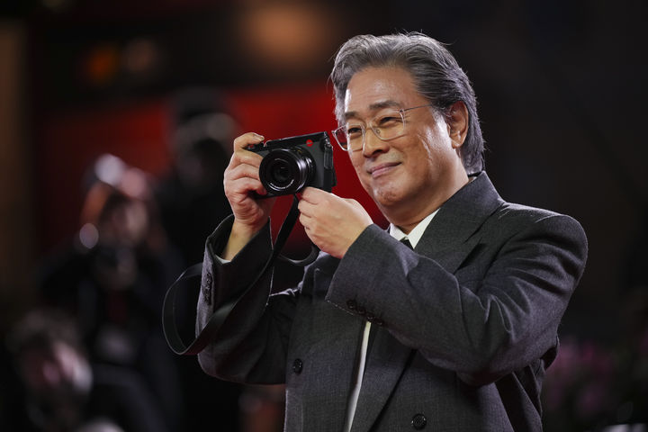 극찬 받은 박찬욱 '어쩔수가없다' 베네치아영화제 불발