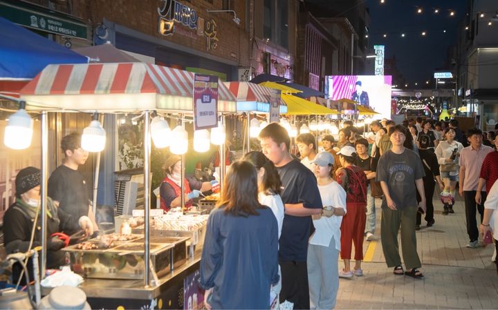 익산 중앙동 일대에서 열린 '2025 중앙동 치맥 페스티벌' (사진=익산시 제공) *재판매 및 DB 금지