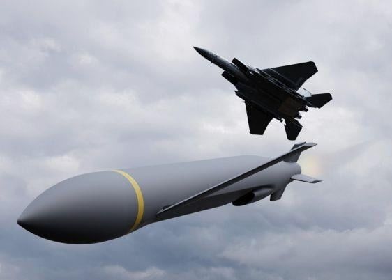 [서울=뉴시스]유럽국가들이 미국으로부터 구매해 우크라이나에 지원할 예정인 사거리 연장 순항 미사일이 F-15 전투기에서 발사되는 모습. (출처=에비에이션 위크) 2025.8.30. *재판매 및 DB 금지