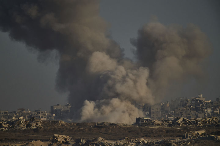 [가자시티=AP/뉴시스]가자 시티 점령을 준비하는 이스라엘군이 지난 8월30일 가자시티를 폭격한 모습. 2025.09.05.