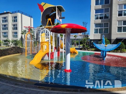 [제주=뉴시스] 제주시 관내 물놀이형 수경시설 모습. (사진=제주시 제공) 2025.08.31. photo@newsis.com *재판매 및 DB 금지